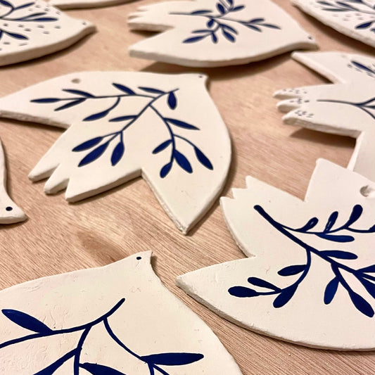 oiseau en argile peint à la main